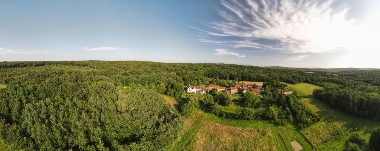 Val De La Nef Acomodação com café da manhã Joux-la-Ville Exterior foto